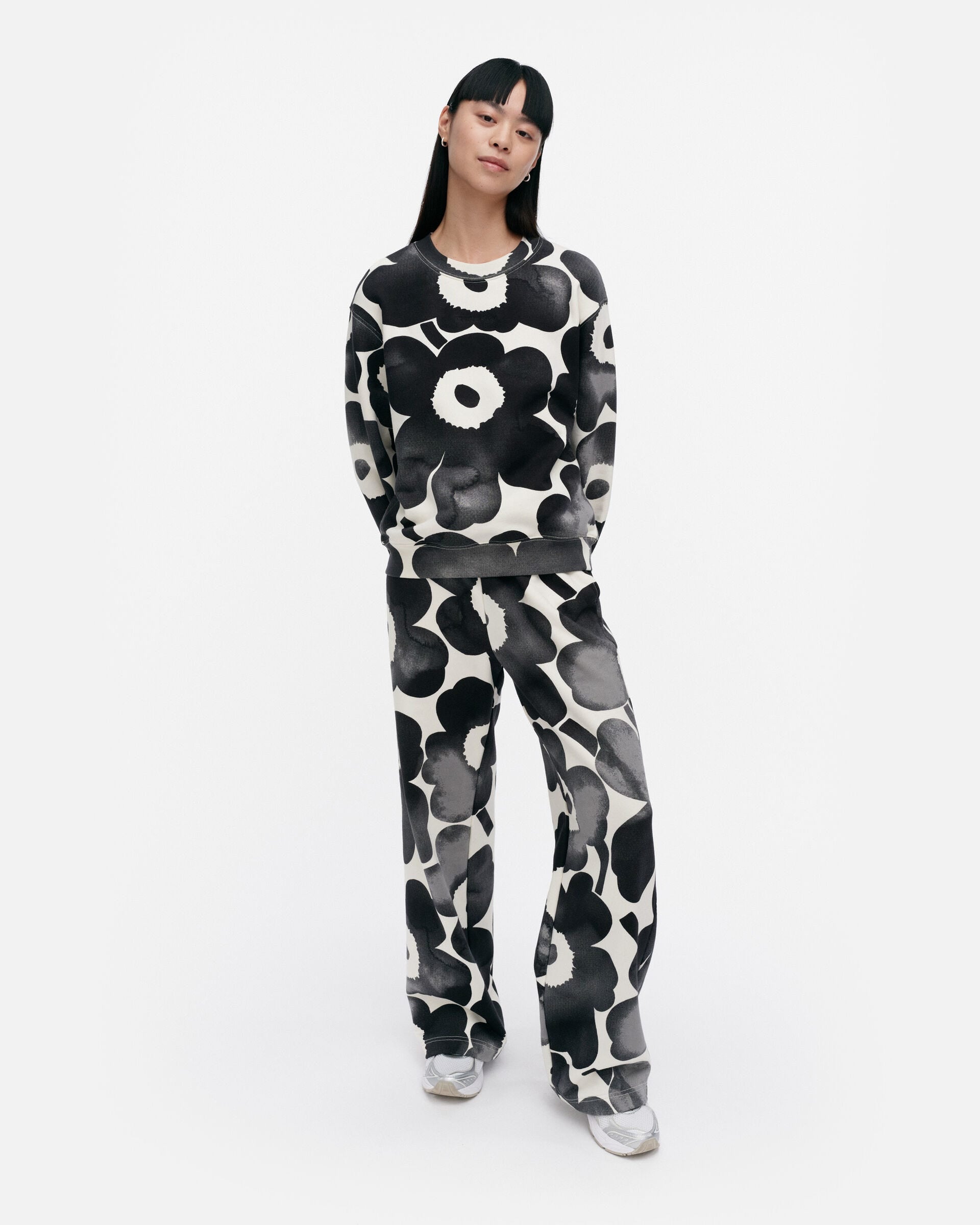 Leiot Akvarelli Unikko collegepaita