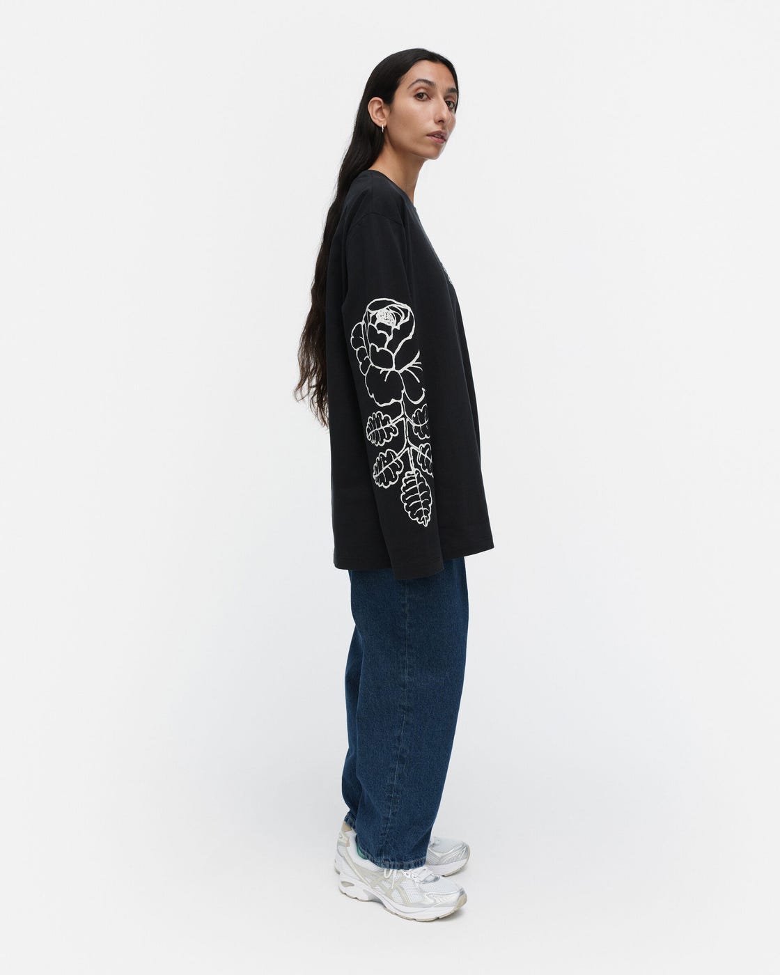 Oksat Vihkiruusu Placement Kioski trikoopaita, Musta