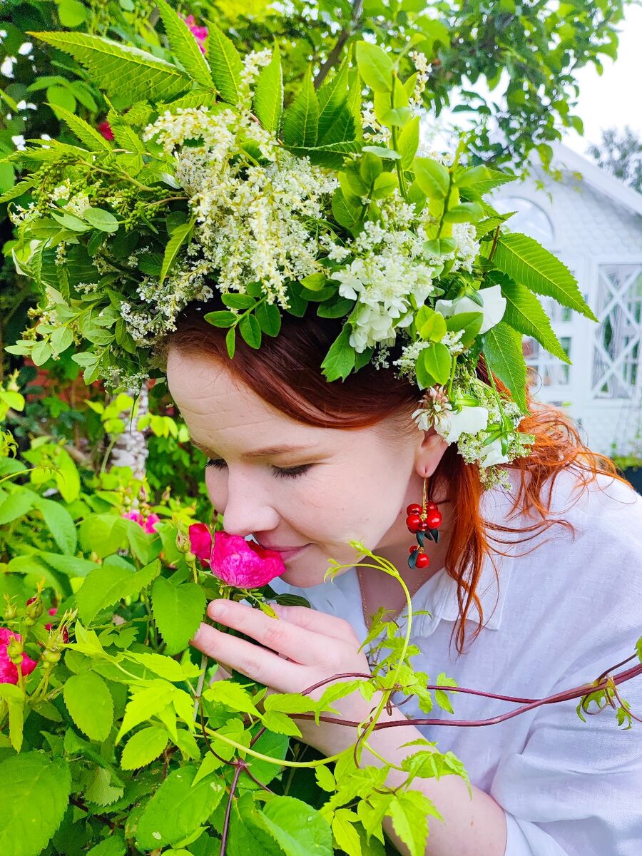 Puolukkapaikka-rengaskorvakorut