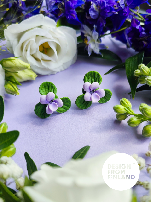 Lehto-orvokki -Nappikorvakorut