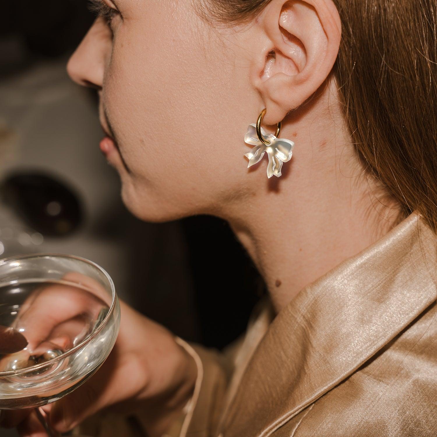 Take A Bow -korvakorut