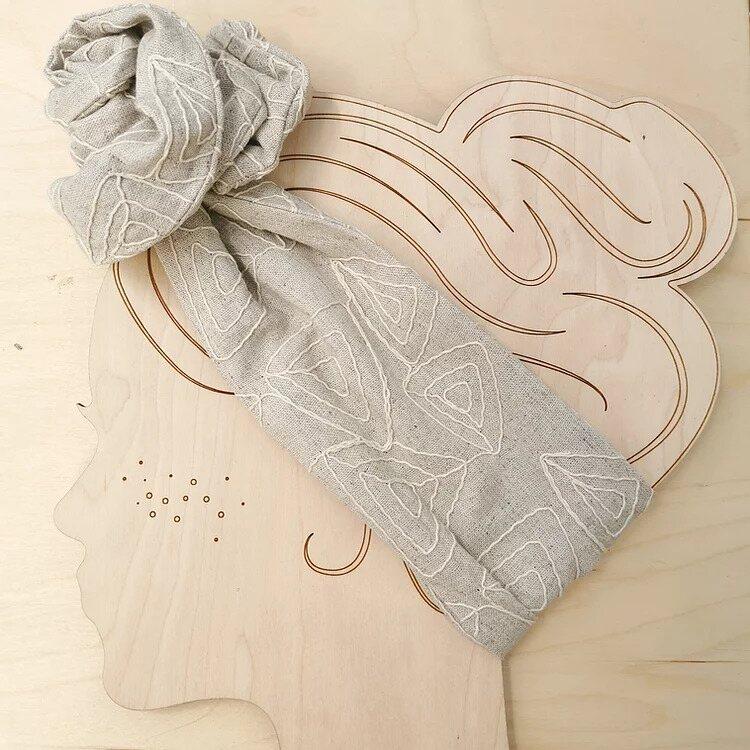 Moldable linen collar