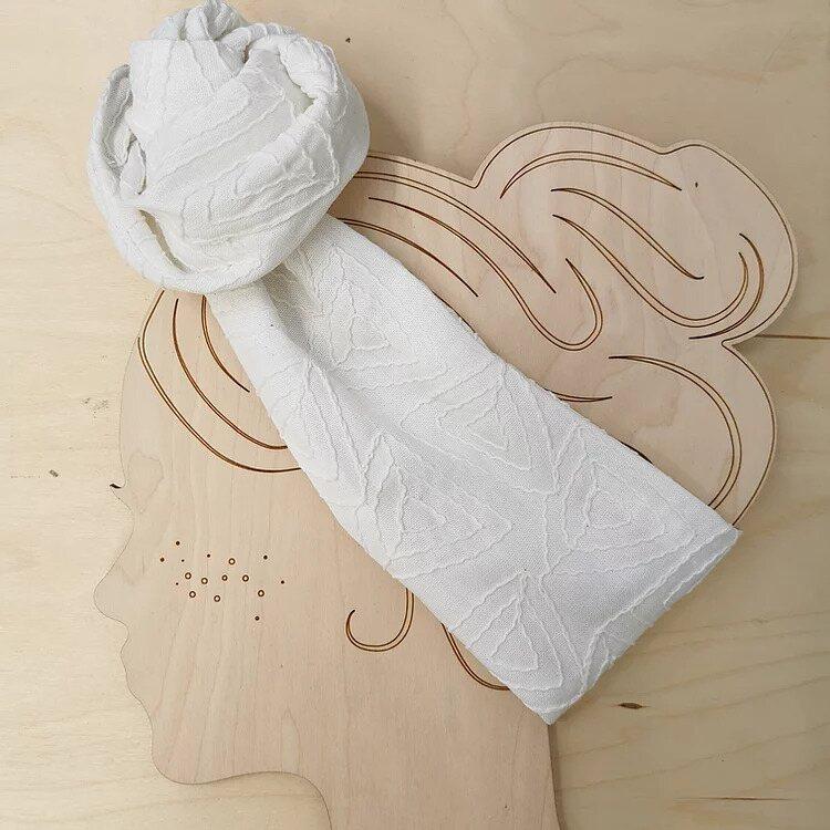 Moldable linen collar