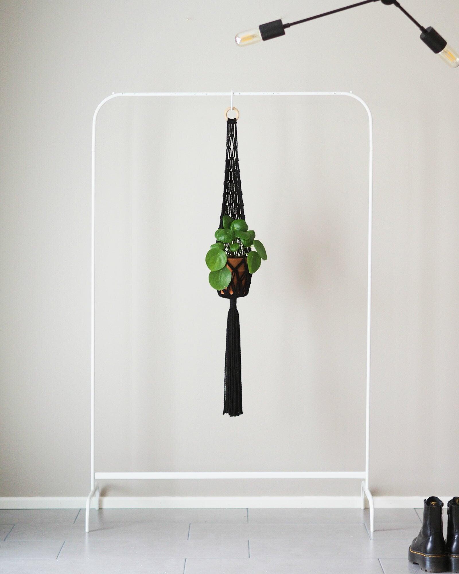 Nuotta Amppeli, Black