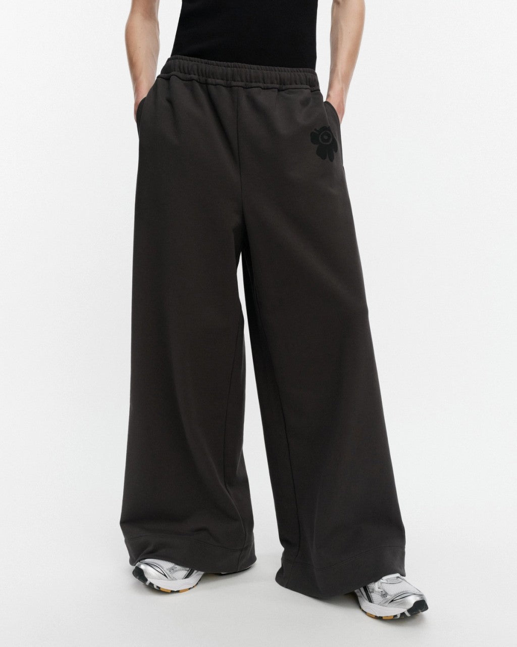 Naturaali Unikko Placement Kioski collegehousut