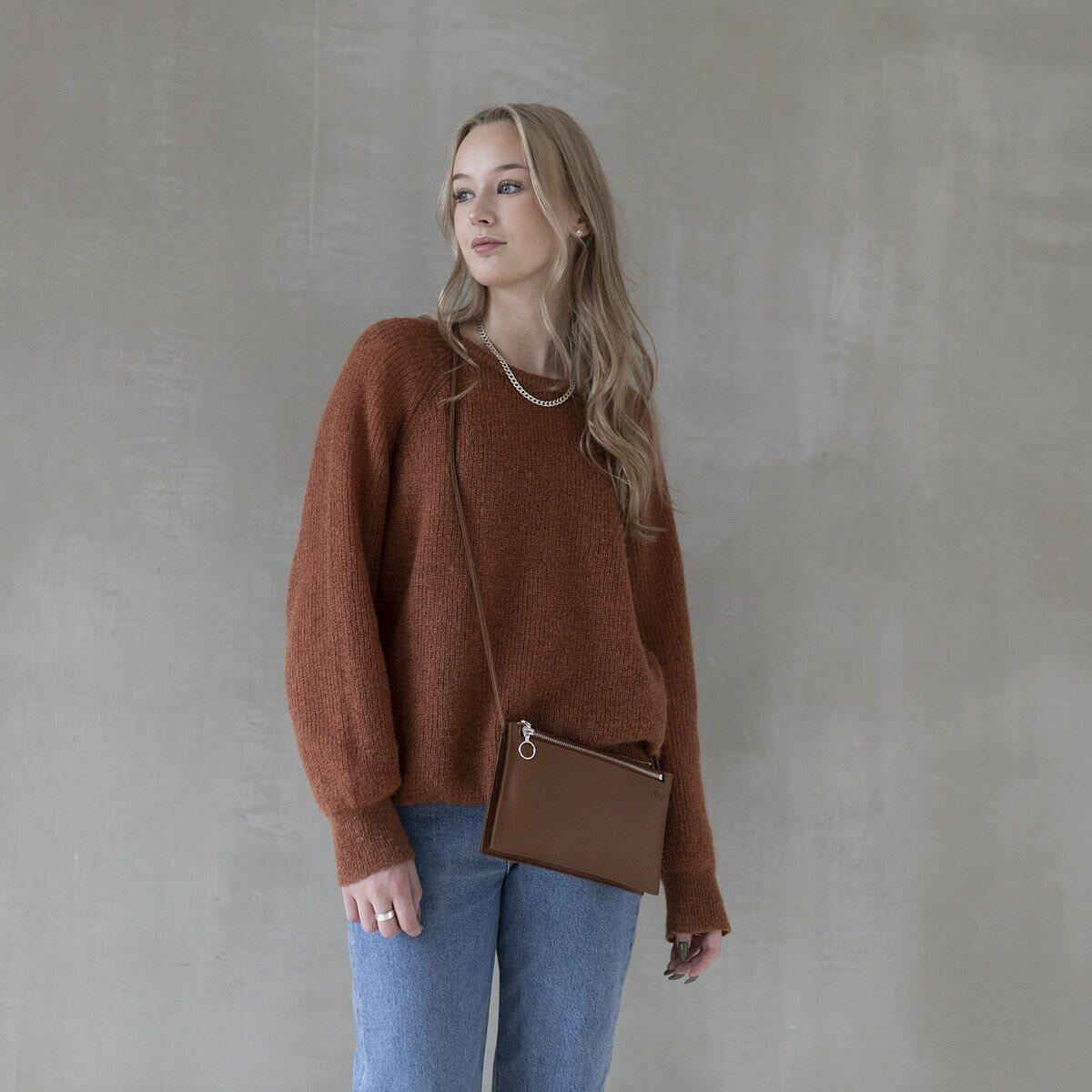 Piilo Laukku, Ruskea hopea