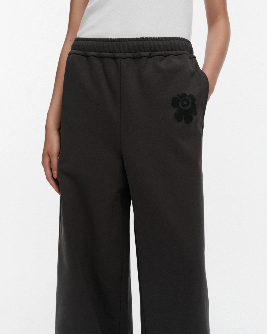 Naturaali Unikko Placement Kioski collegehousut