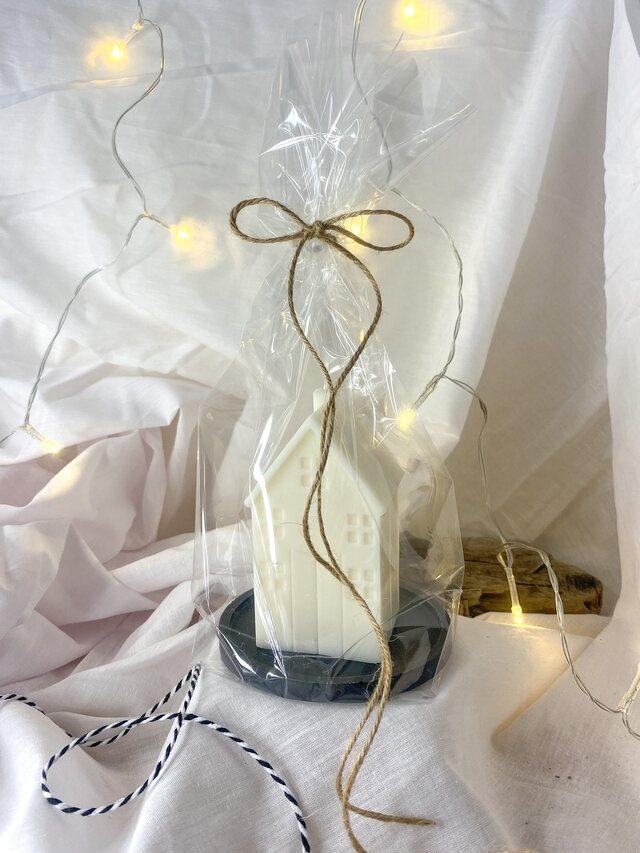 GIFT SET House Candle + Saucer, White