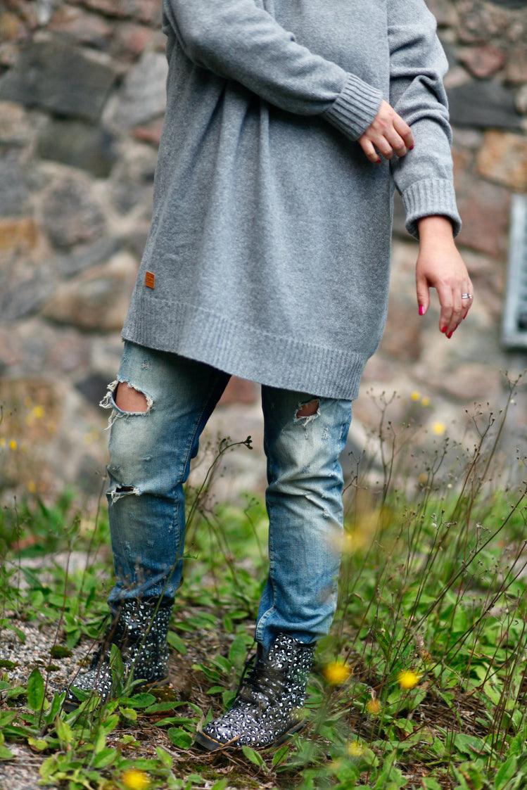 Favorite sweater, frost grey