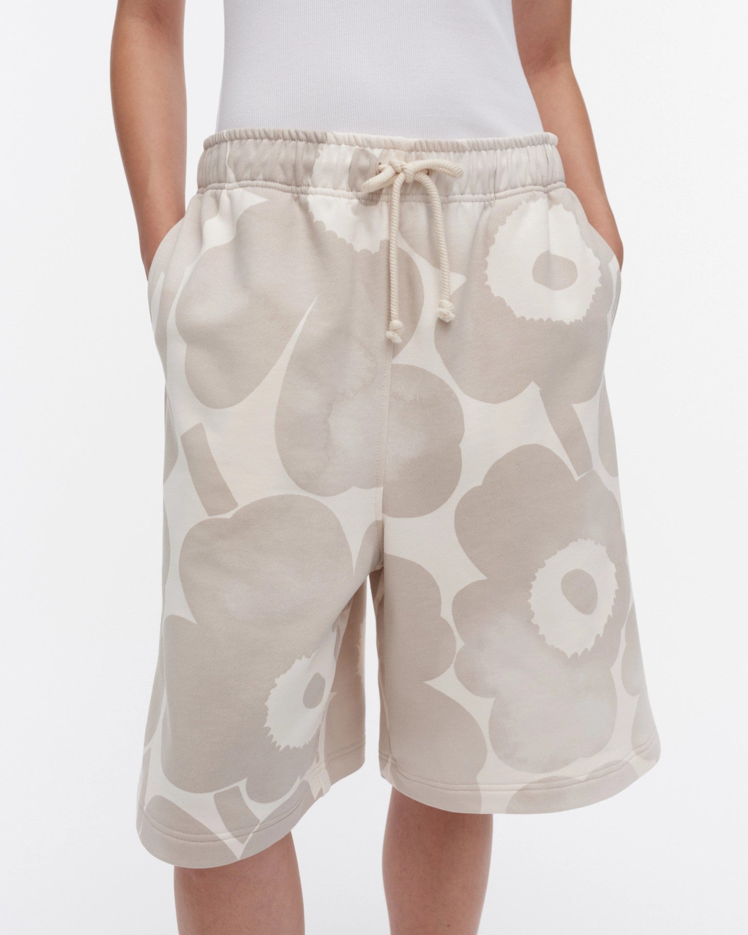 Sarana Akvarelli Unikko Kioski shortsit