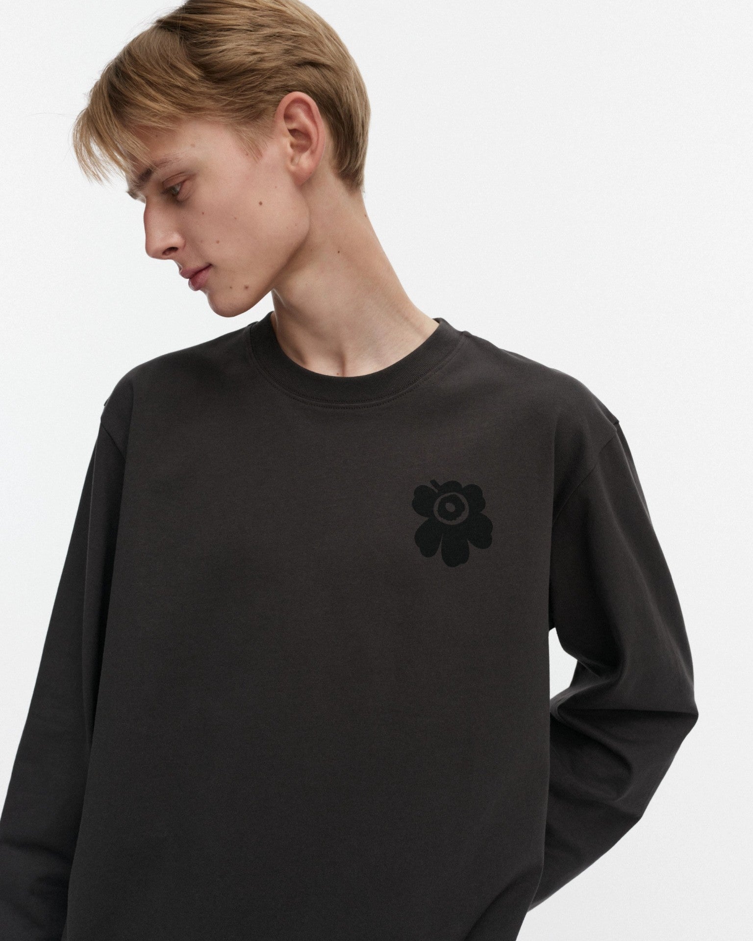 Biitti Unikko Placement Kioski trikoopaita