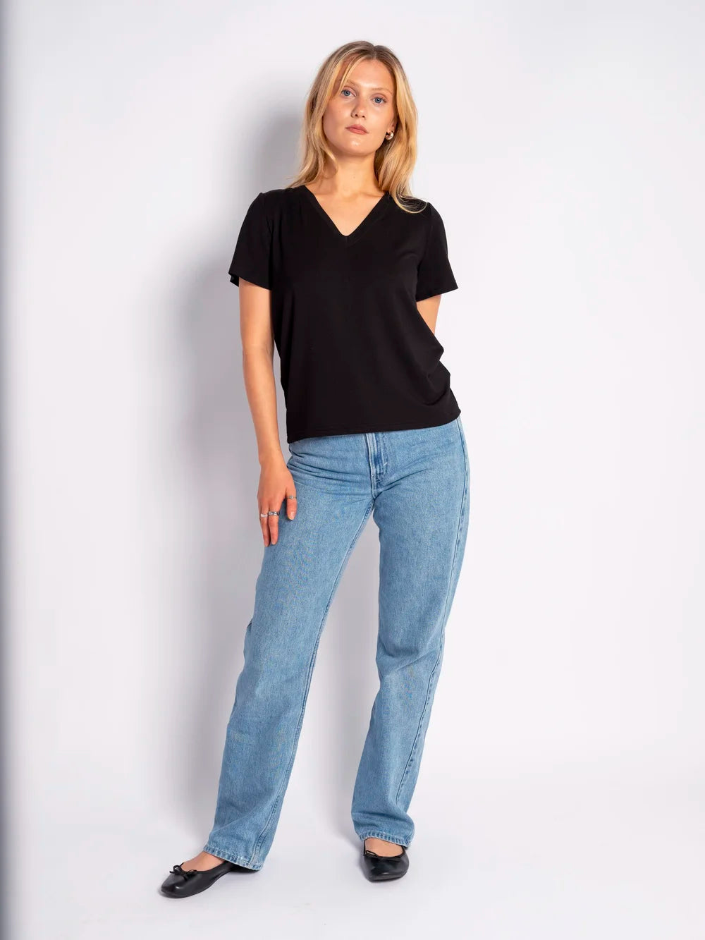 Classic V-neck T-paita, Musta