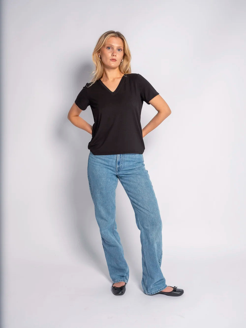 Classic V-neck T-paita, Musta