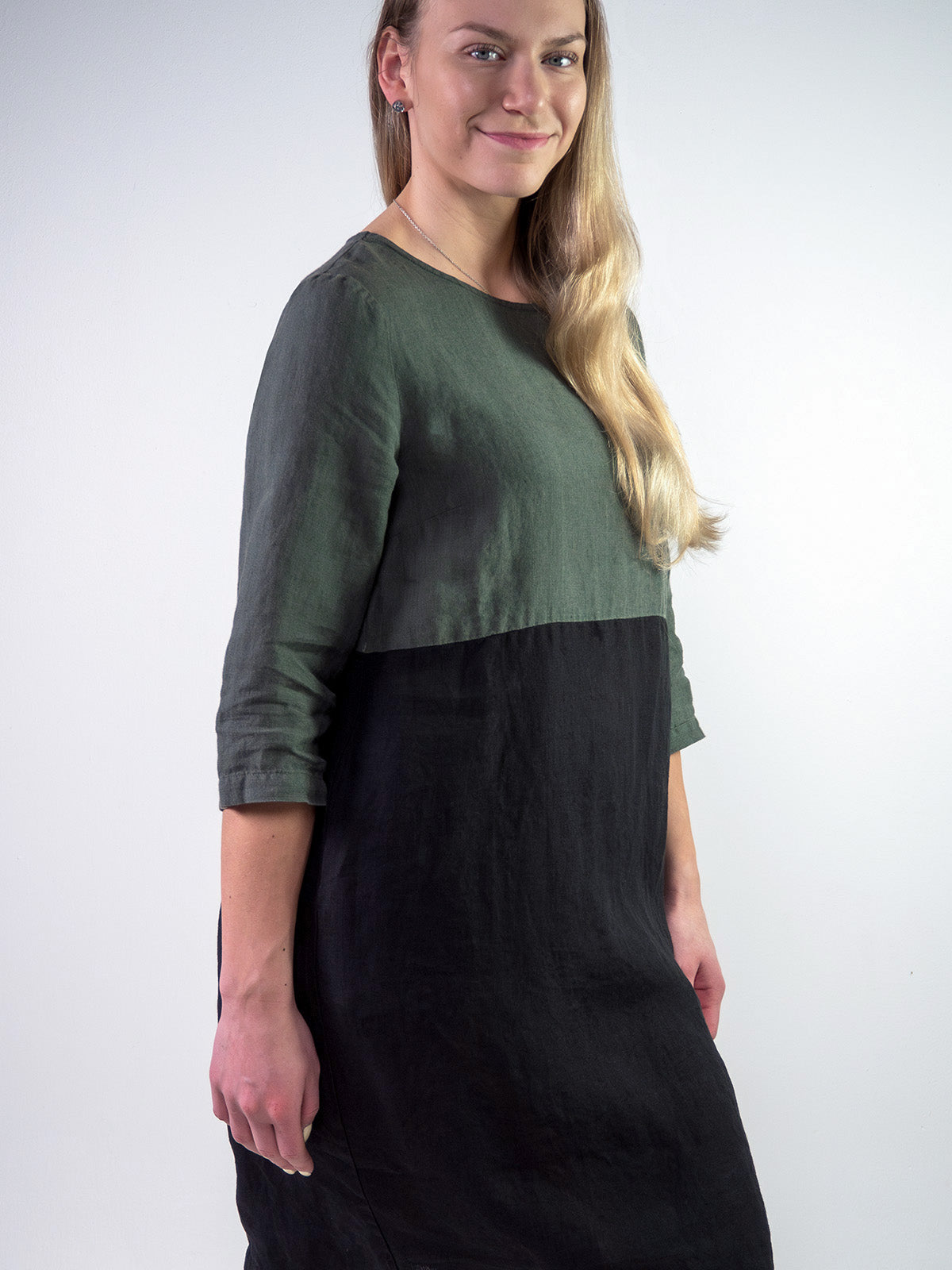 Ada pellavamekko, tummanvihreä/musta