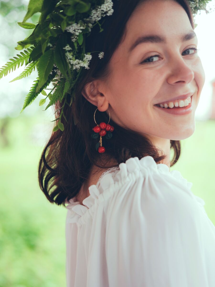 Puolukkapaikka-rengaskorvakorut