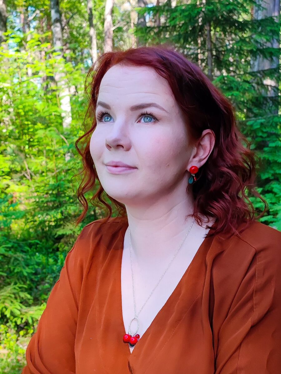 Puolukkapaikka-nappikorvakorut