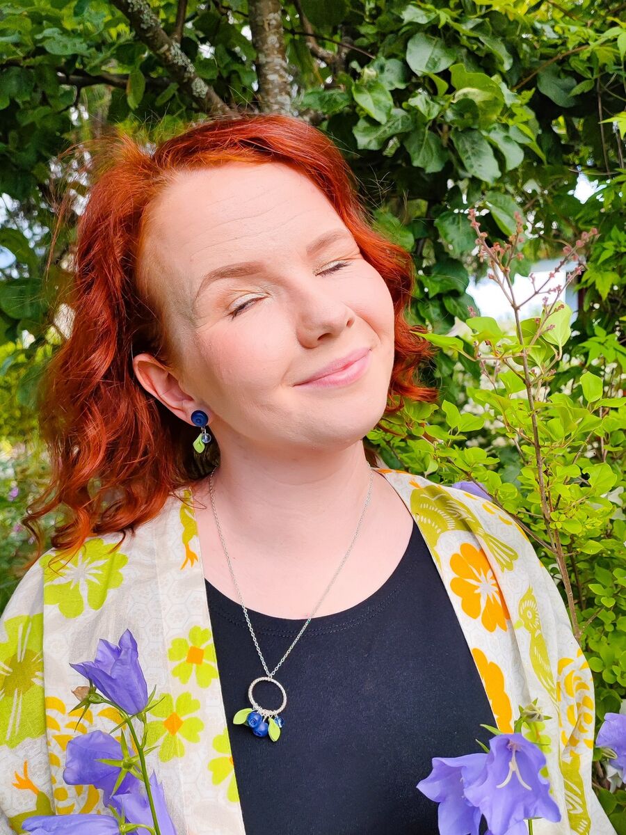 Mustikkapaikka-nappikorvakorut