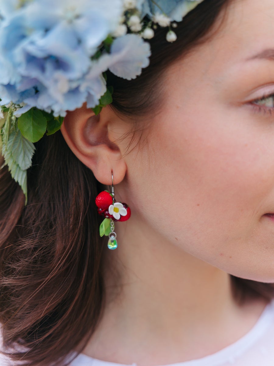 Metsämansikka-korvakorut - pieni terttu