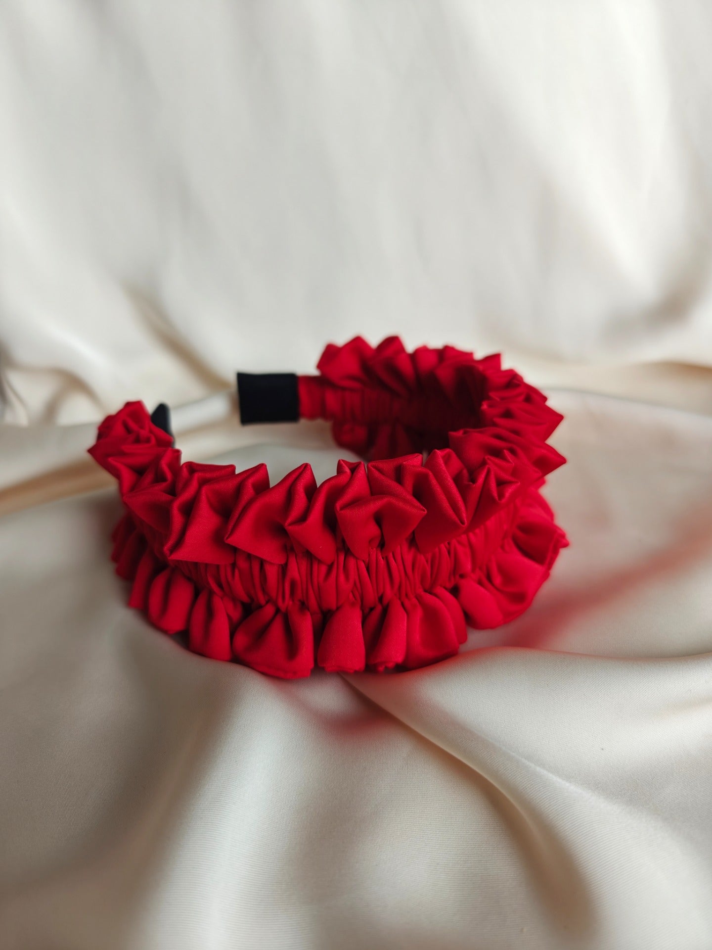 PARDON MY RUFFLES Hiuspanta