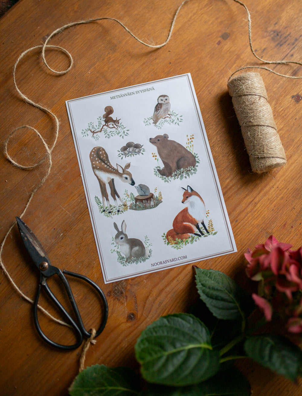 Metsänväen -tarra-arkki