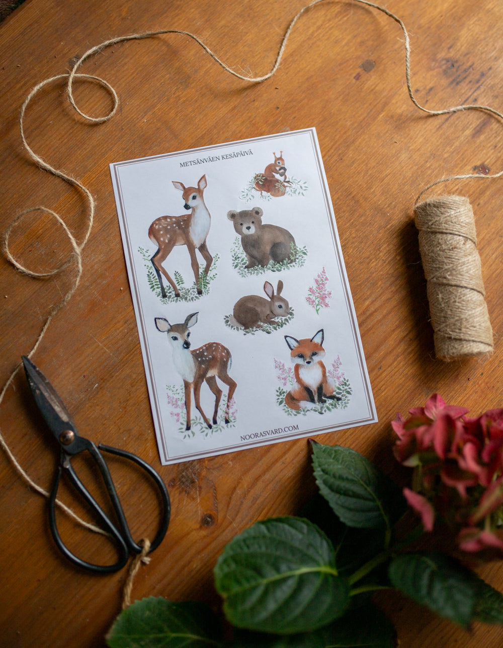 Metsänväen -tarra-arkki