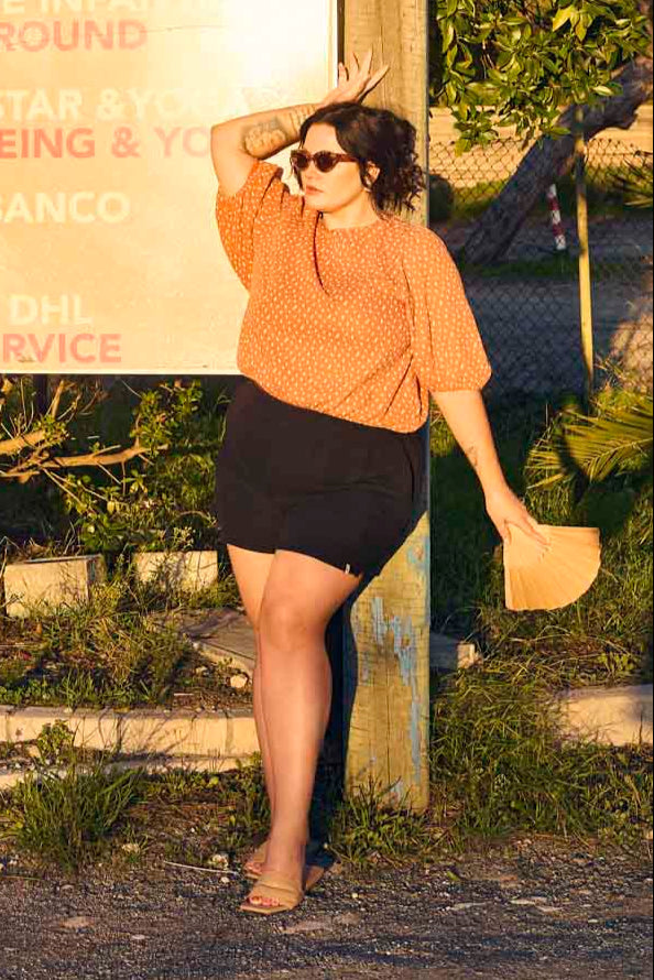 Ease Shortsit, Musta