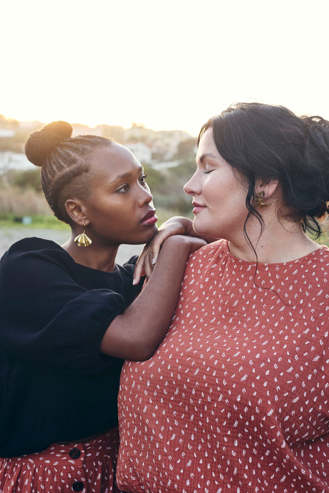 Cropped Blouse, musta