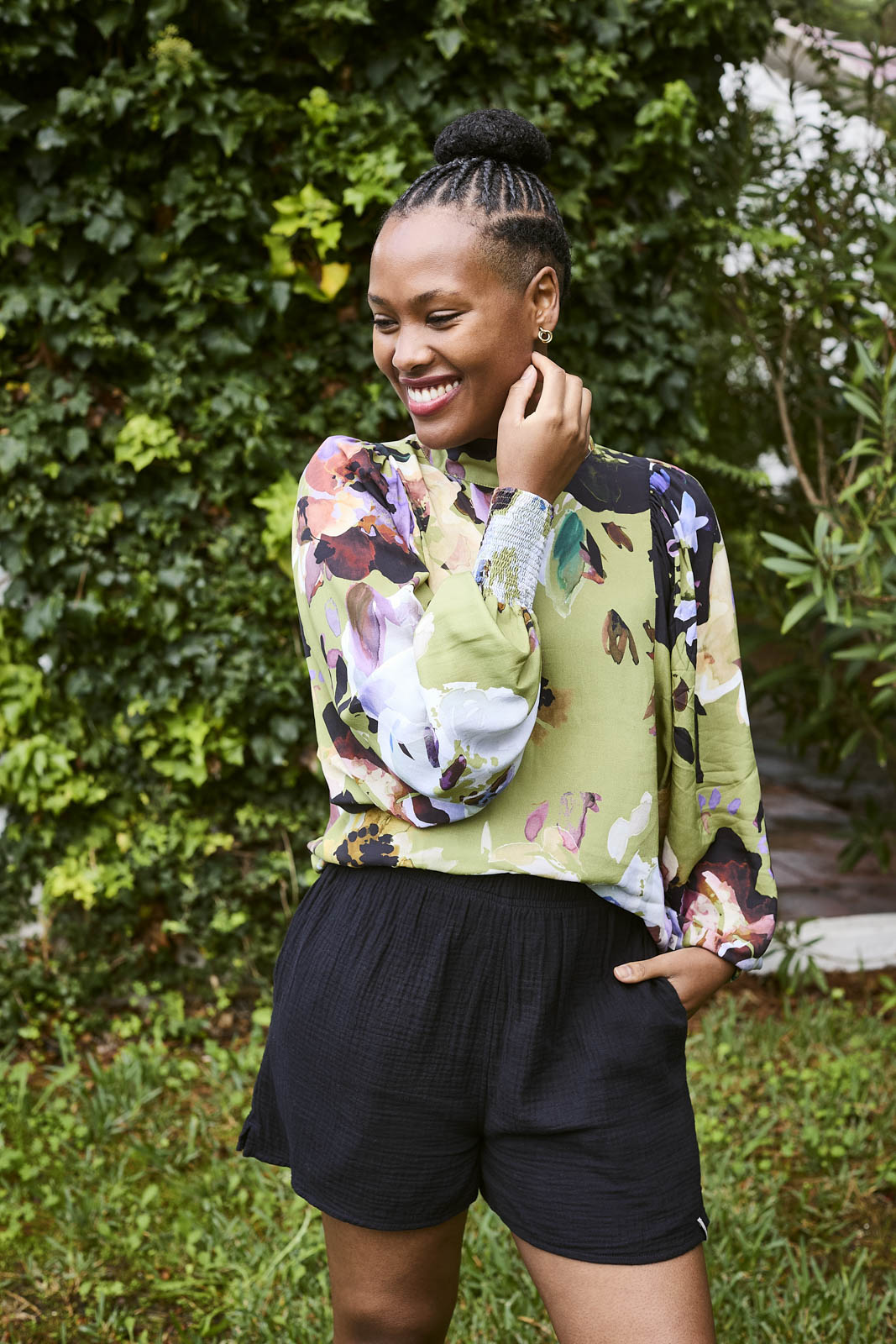 Ease Shortsit, Musta