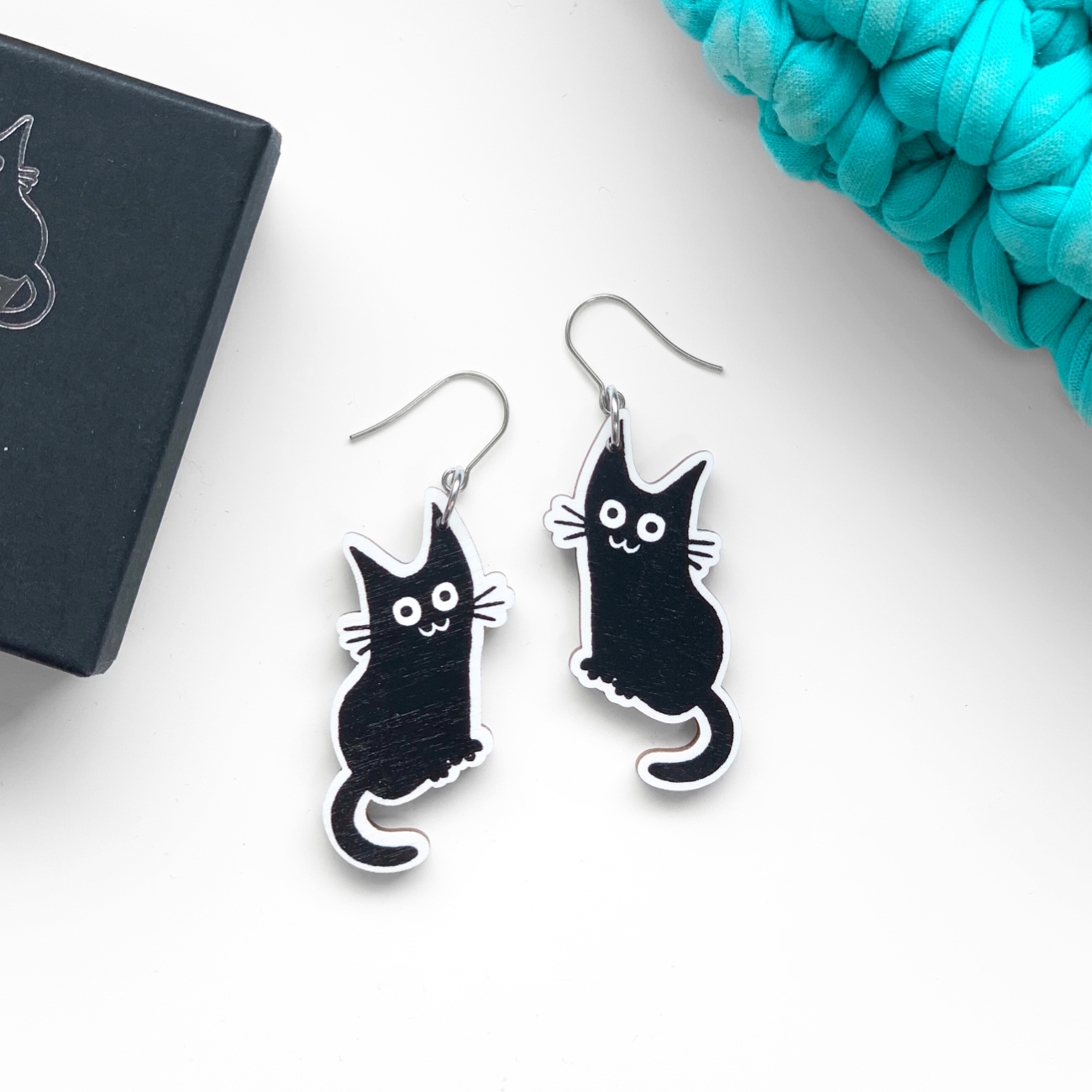 Mustakissa Korvakorut