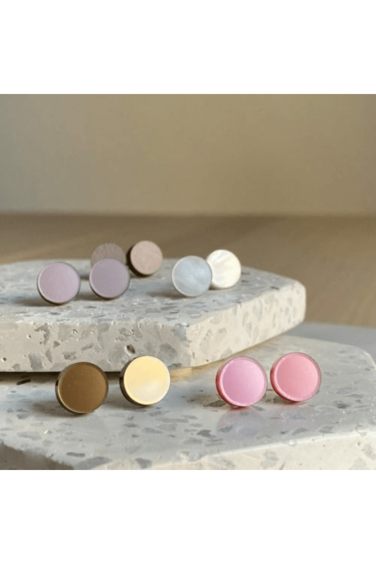 Konfetti nappikorvakorut