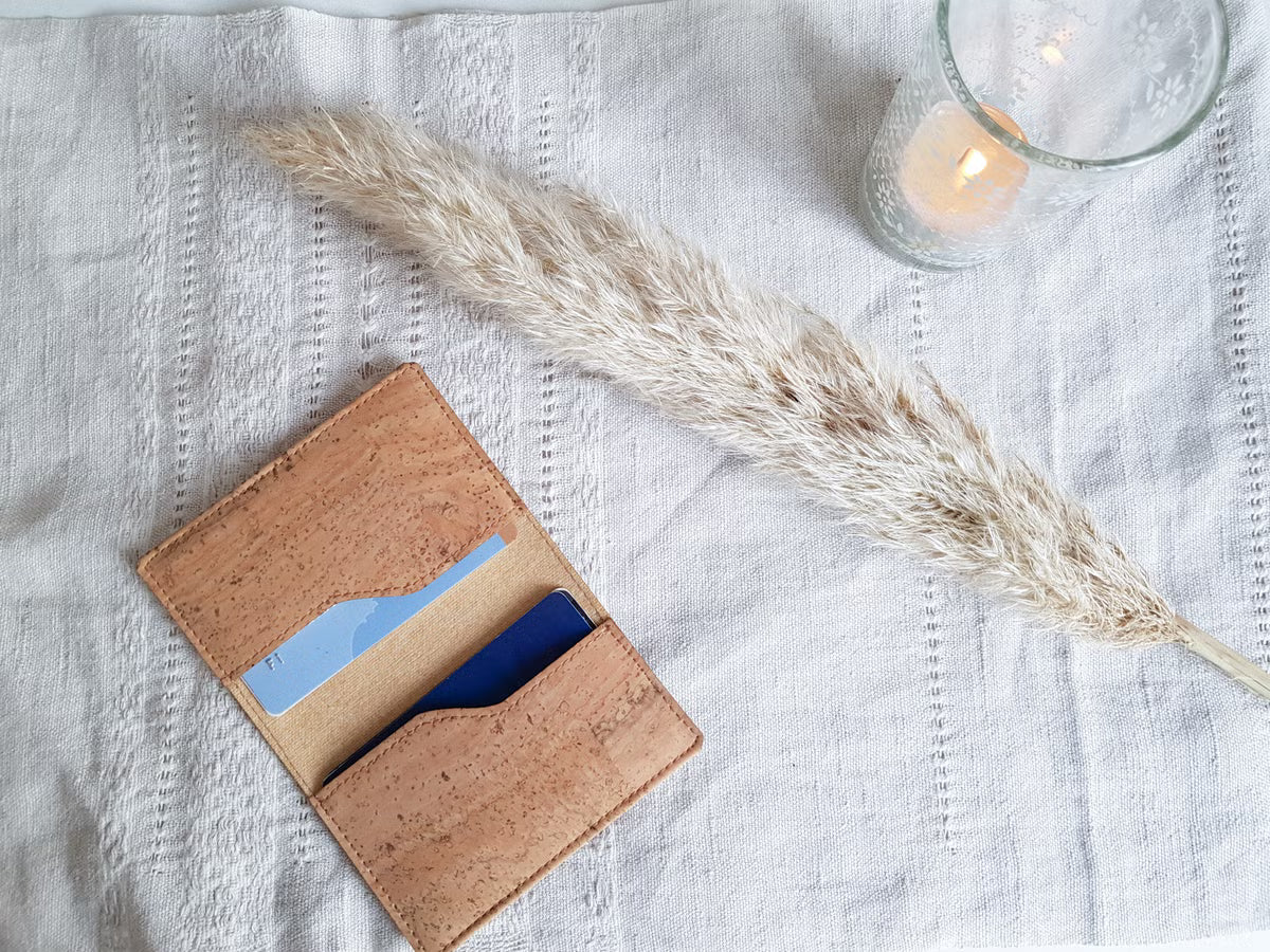 Korttikotelo taitettava