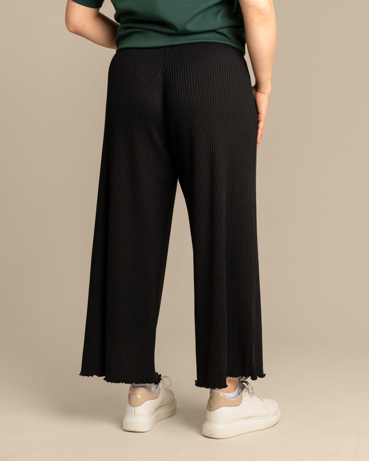 Ribbi Culottes, Musta
