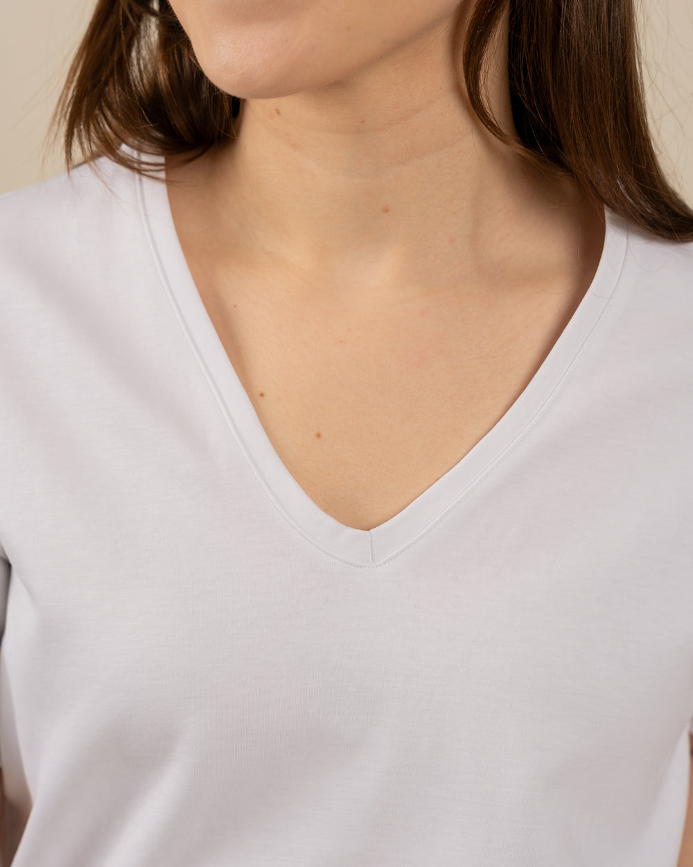 V-pääntie T-paita, Valkoinen