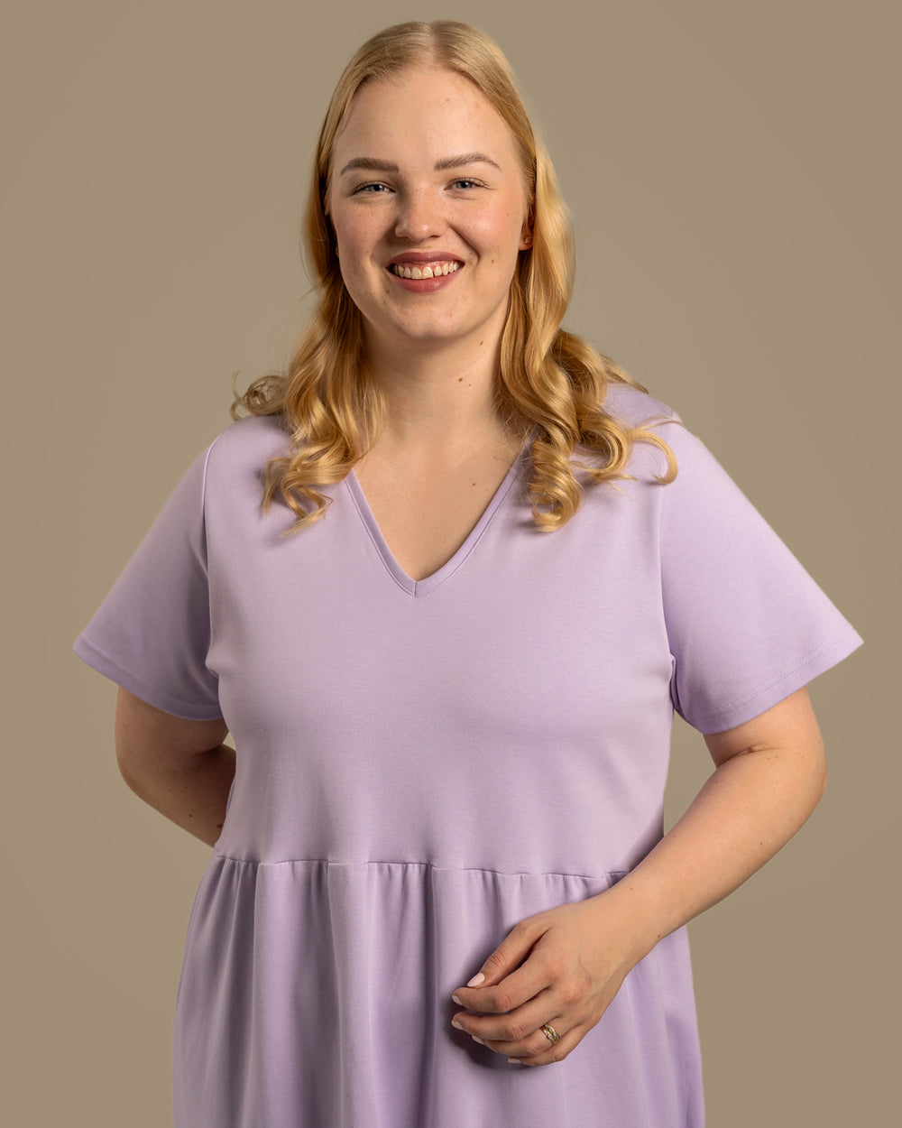 V-pääntie Mekko, Laventeli