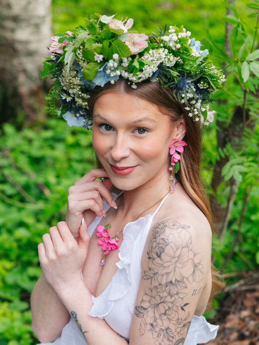 Yöttömän yön kaunotar -korvakorut Iso