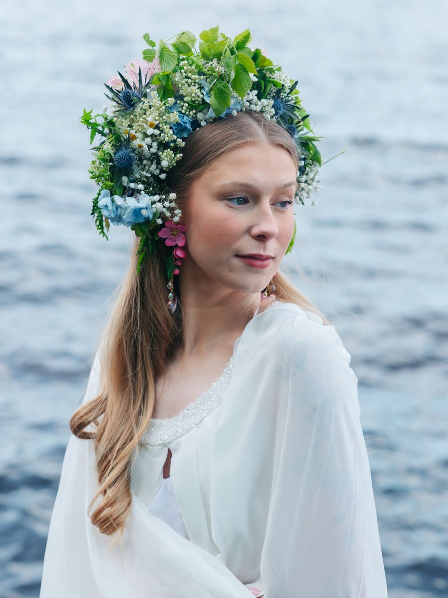 Yöttömän yön kaunotar -korvakorut Iso