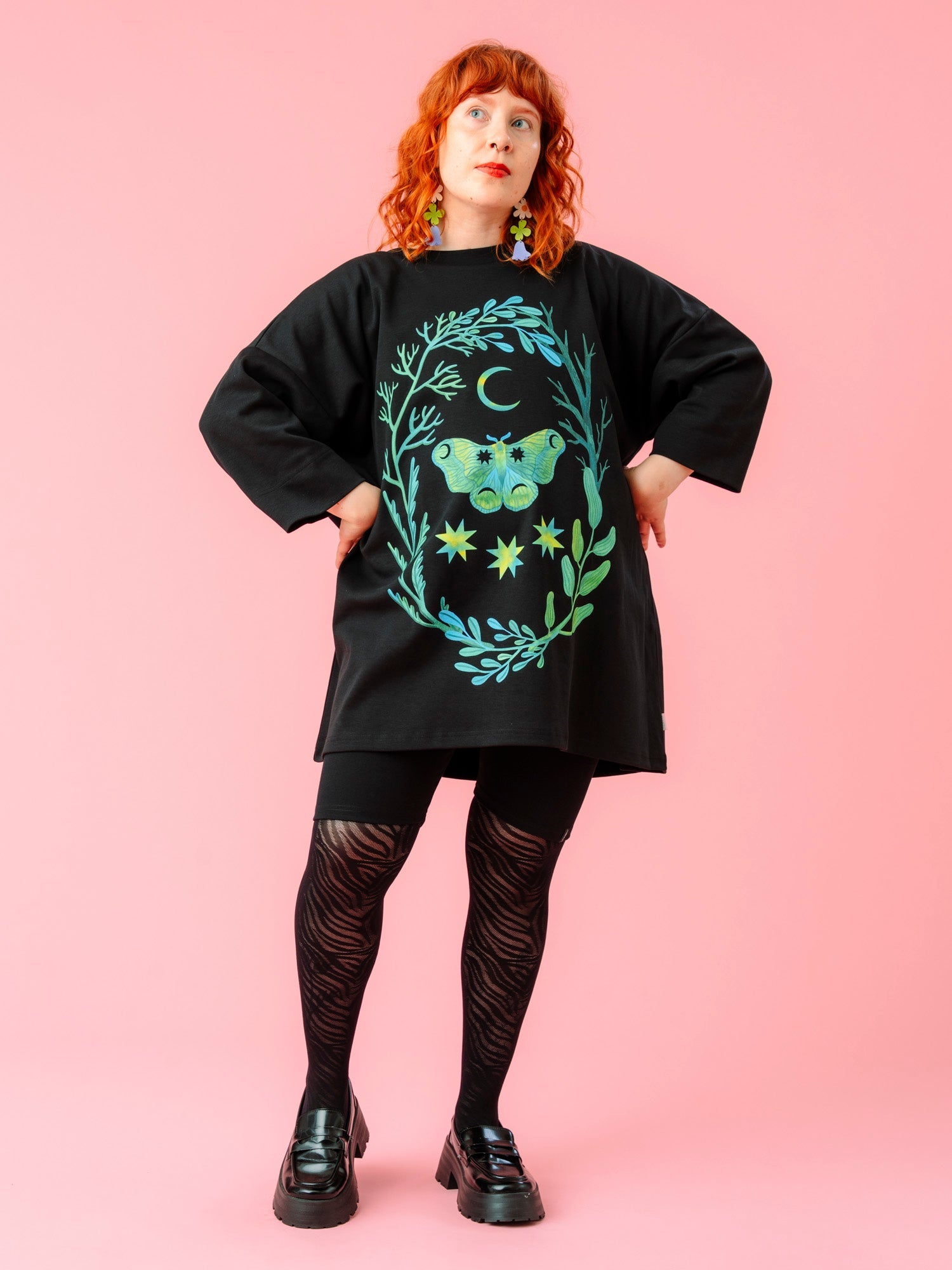 Leandro Oversize T-Paita, Moth Moon Black