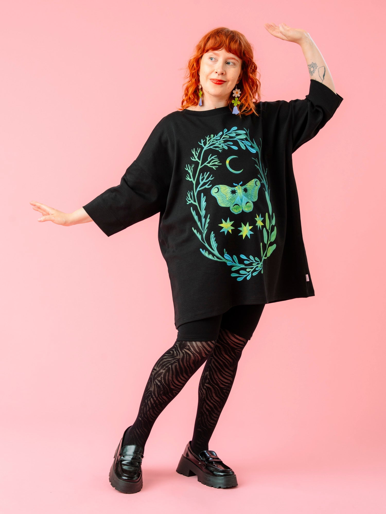 Leandro Oversize T-Paita, Moth Moon Black