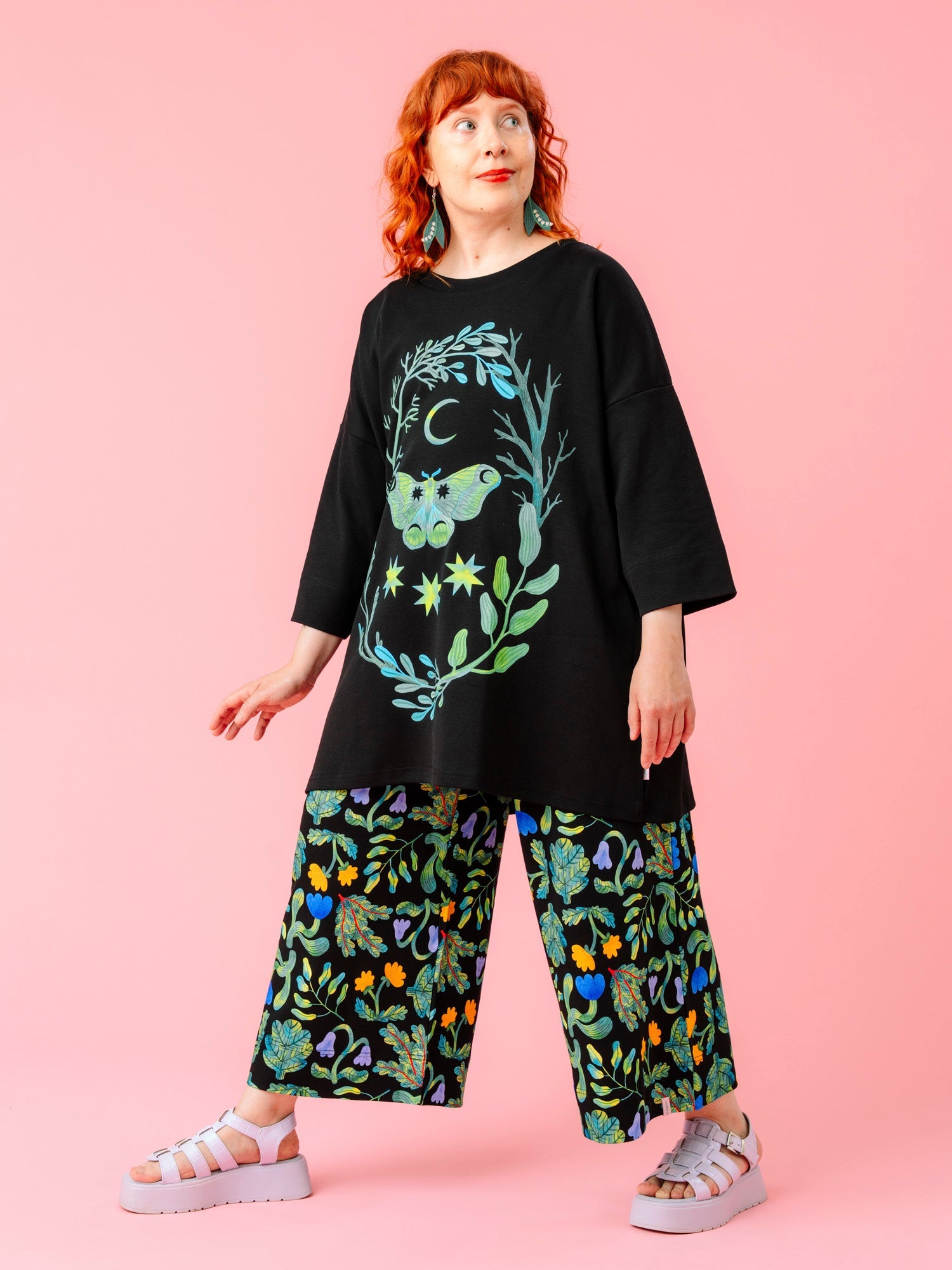 Leandro Oversize T-Paita, Moth Moon Black