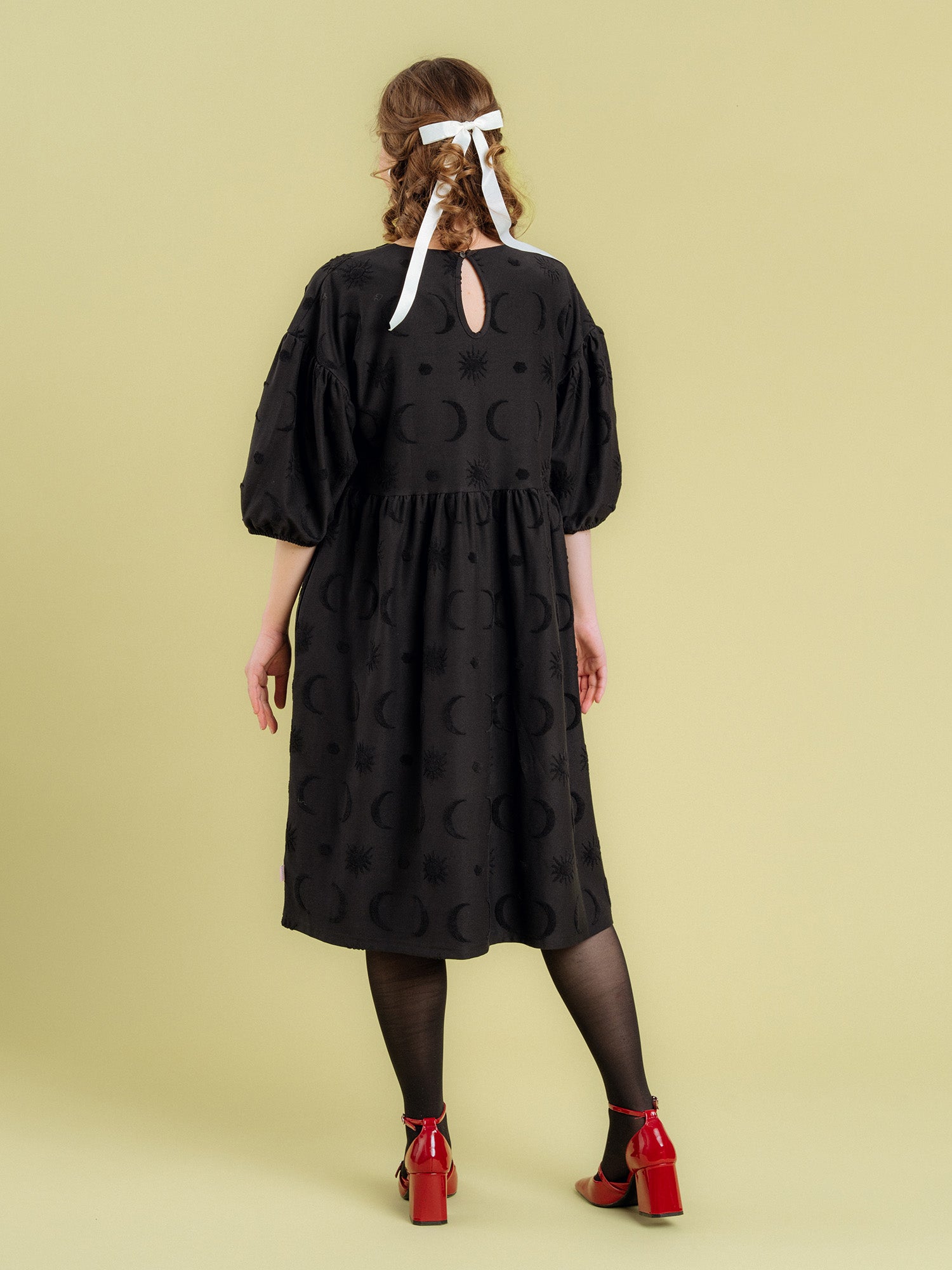 Elena Mekko, Black Divine