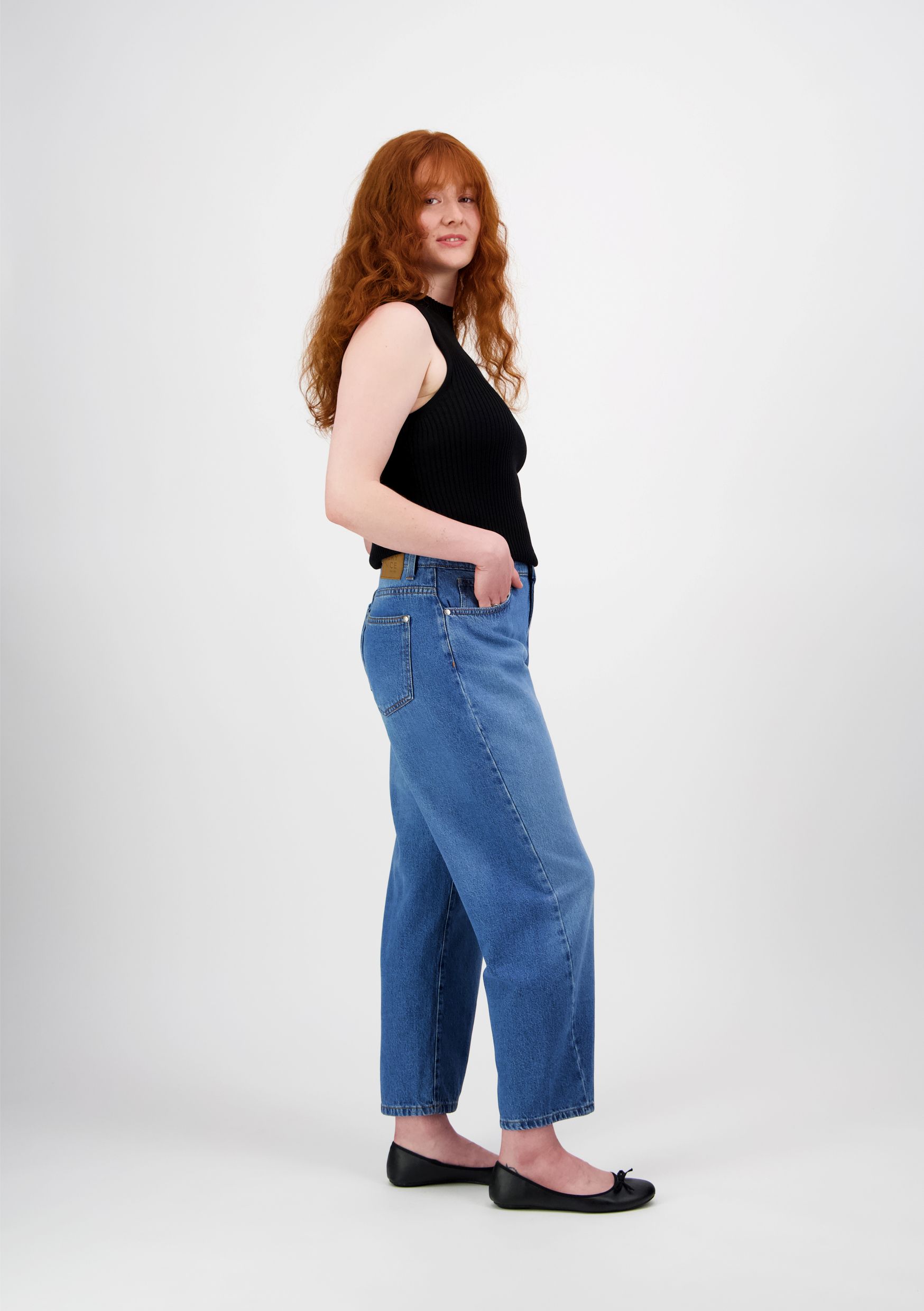 AMY 2437 Loose fit Barrel leg