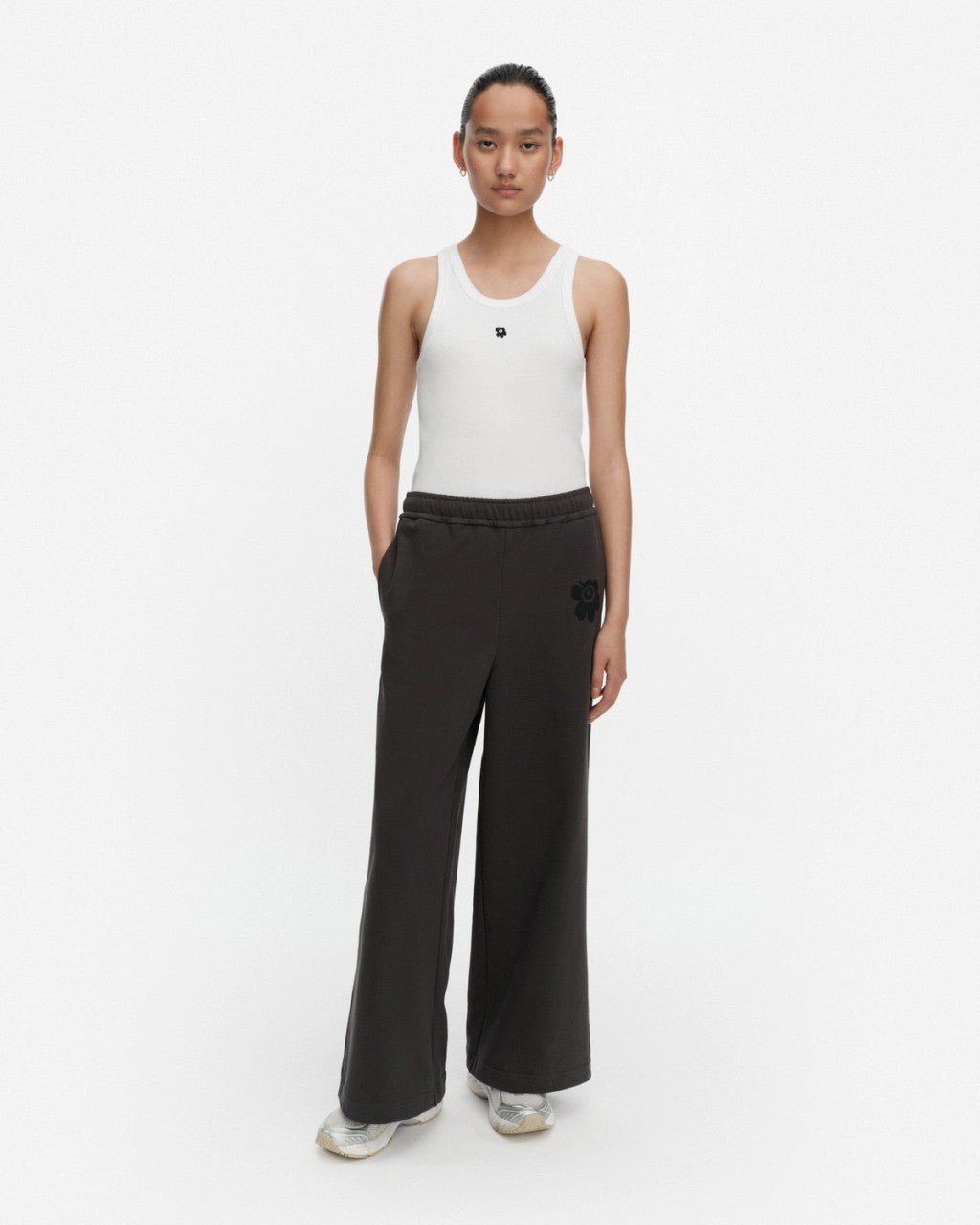 Naturaali Unikko Placement Kioski collegehousut