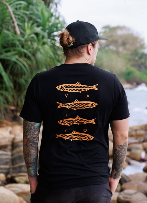 Fishy T-paita, Musta