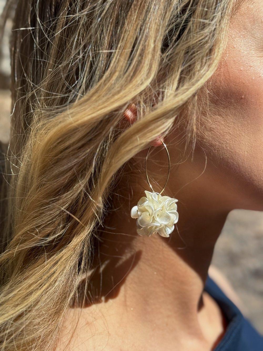 Flower Bloom Korvakorut, Valkoinen/Kulta