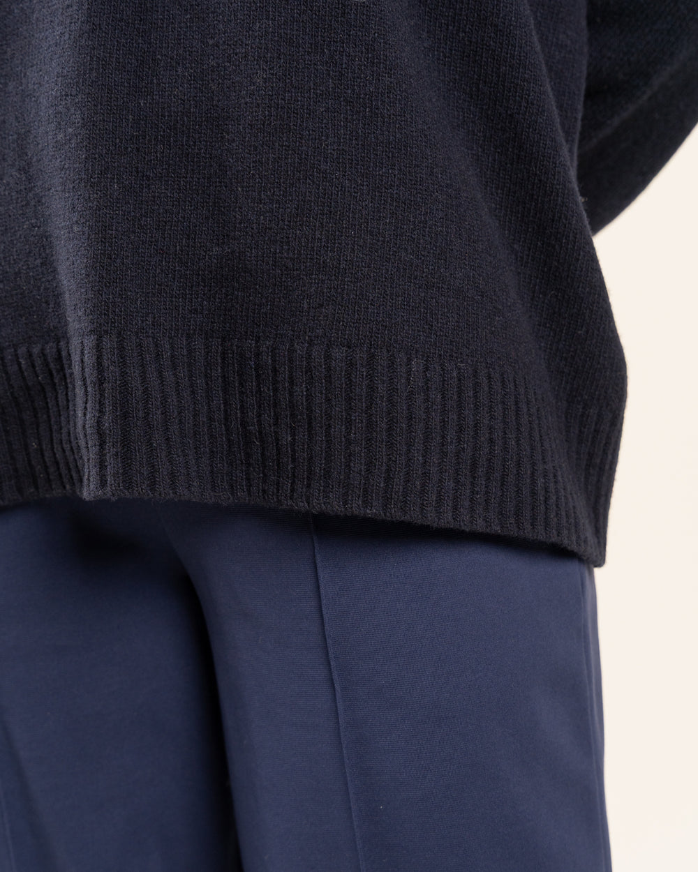 HILE neule, Tummansininen