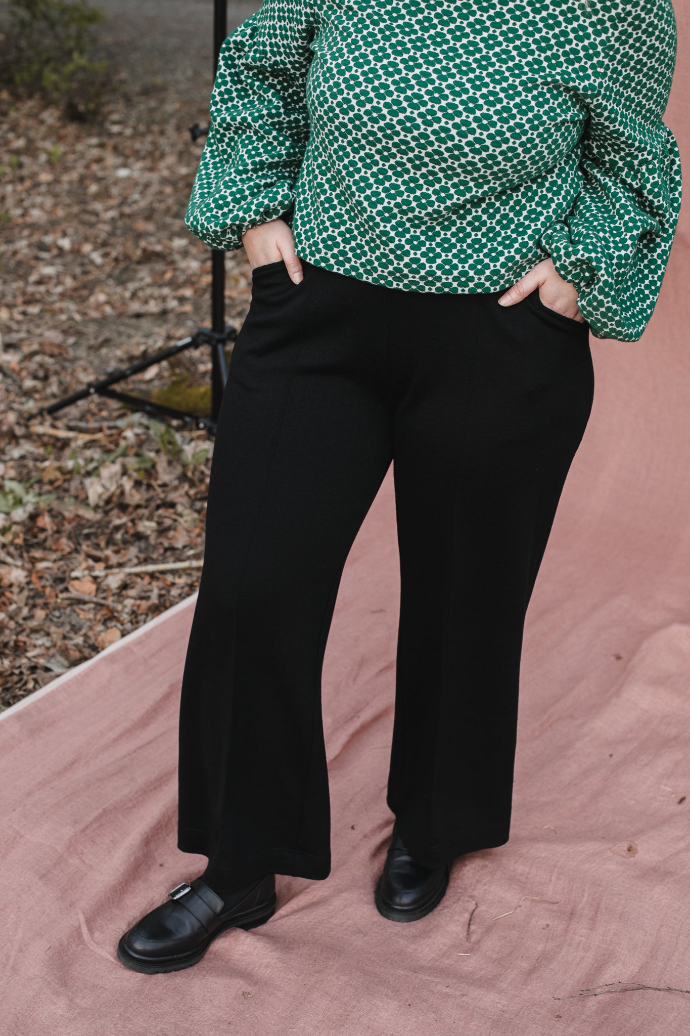 KESTI villahousut, Kaarna musta