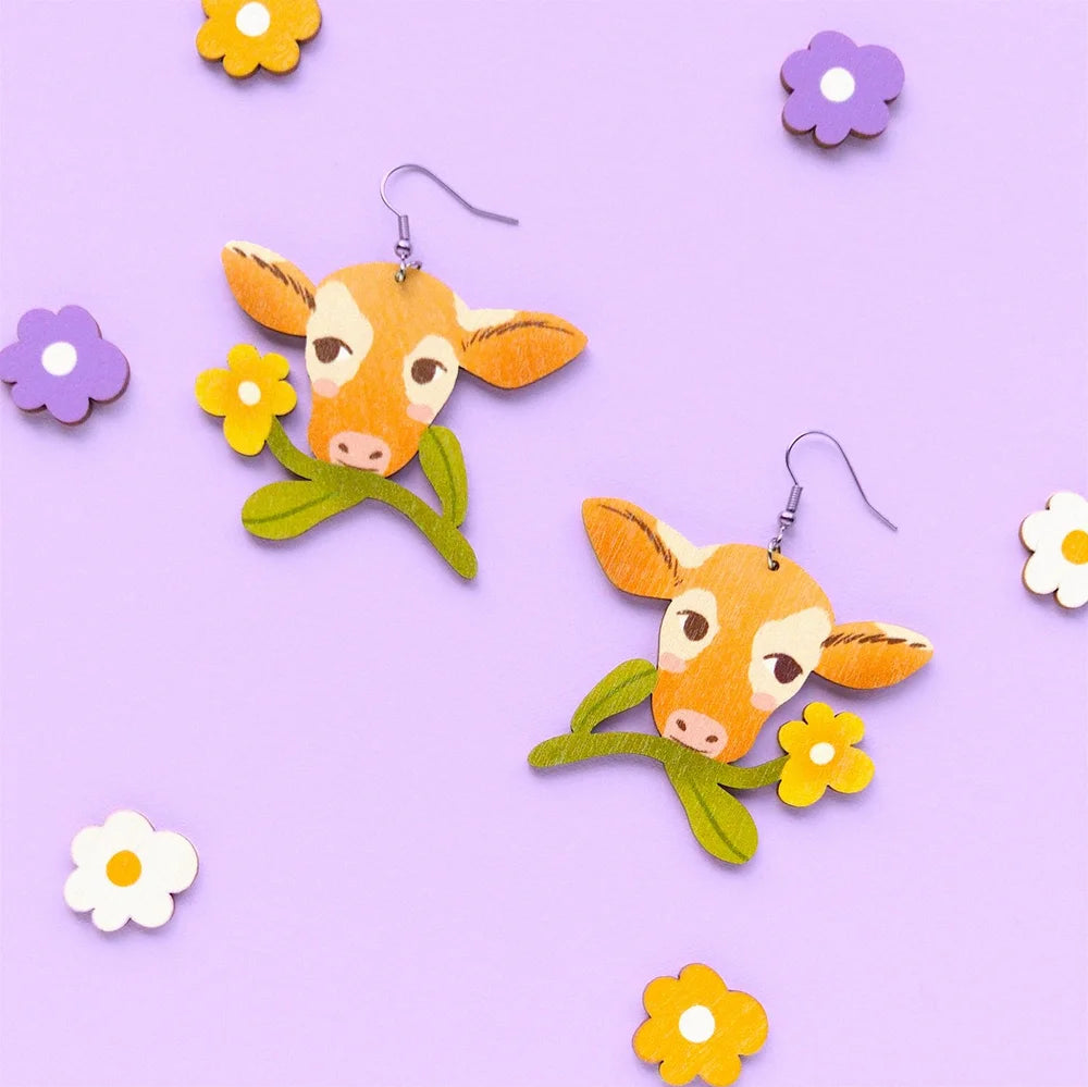 Lehmä Niityllä Korvakorut