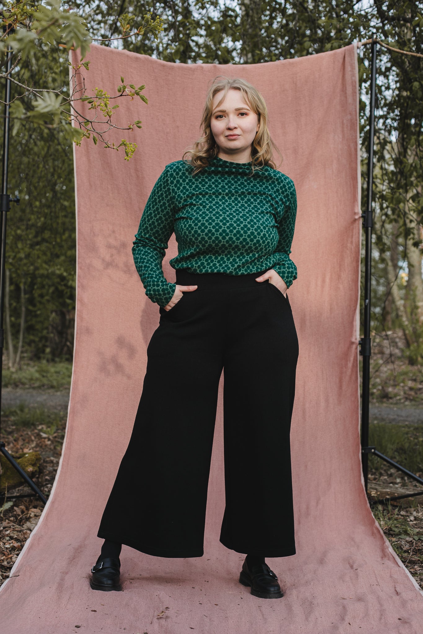 TUNDRA villaculottes, Kaarna musta