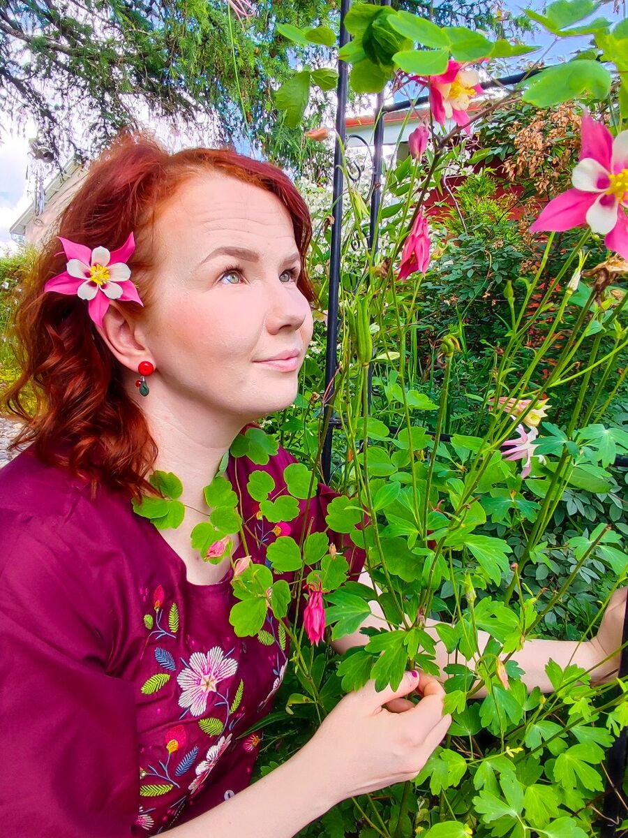 Puolukkapaikka-nappikorvakorut