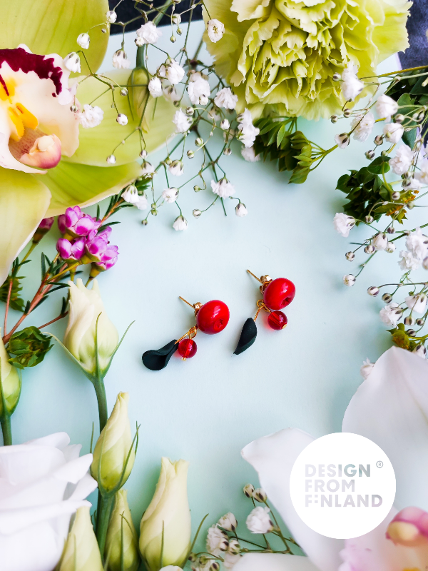 Puolukkapaikka-nappikorvakorut